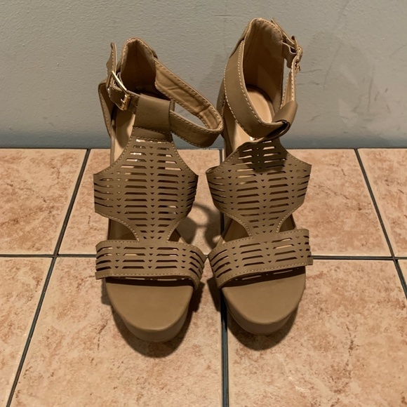 Top Moda Platform Heels Tan Size 6.5 - Picture 3 of 12